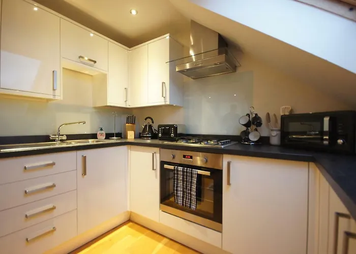 Modern, Cosy In Bearsden With Private Parking דירה