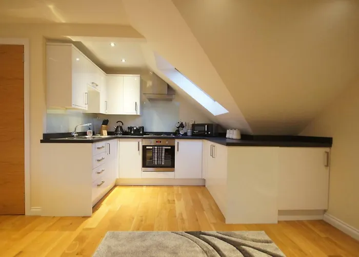 Modern, Cosy In Bearsden With Private Parking דירה גלאזגו