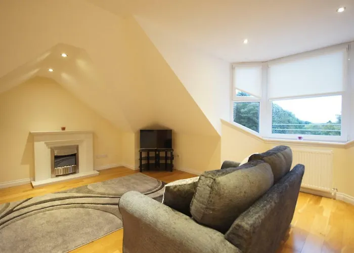 Modern, Cosy In Bearsden With Private Parking דירה גלאזגו