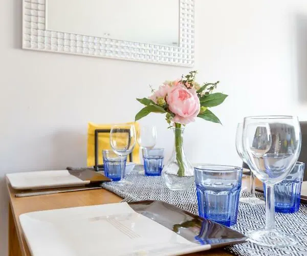 Cosy In Quiet City-centre With Car Park Apartment *