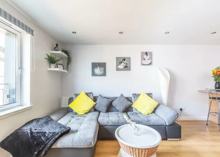 Cosy In Quiet City-centre With Car Park