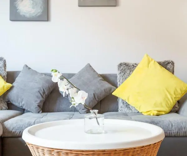 Cosy In Quiet City-centre With Car Park شقة