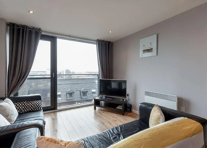 Modern Riverfront Apt. 10 Mins From Hydro/secc Glasgow