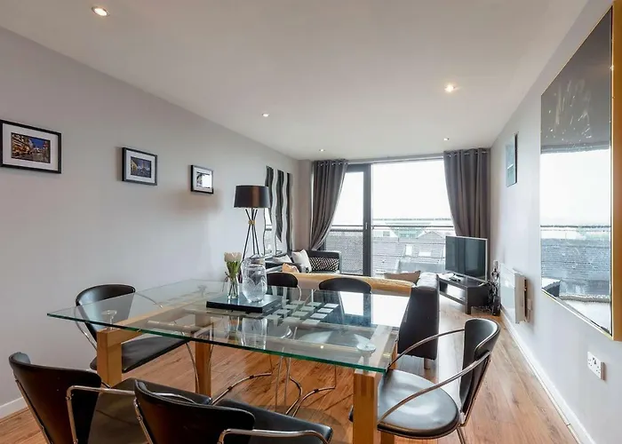 Modern Riverfront Apt. 10 Mins From Hydro/secc