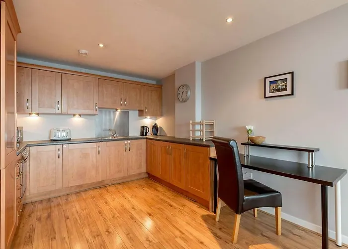 Modern Riverfront Apt. 10 Mins From Hydro/secc * Γλασκώβη