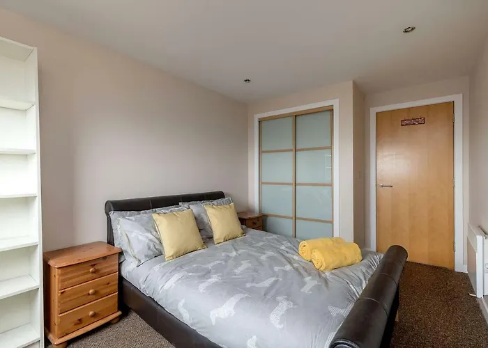 Διαμέρισμα Modern Riverfront Apt. 10 Mins From Hydro/secc *