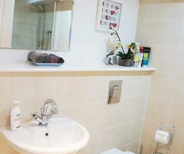 Cosy In Quiet City-centre With Car Park Appartamento Glasgow