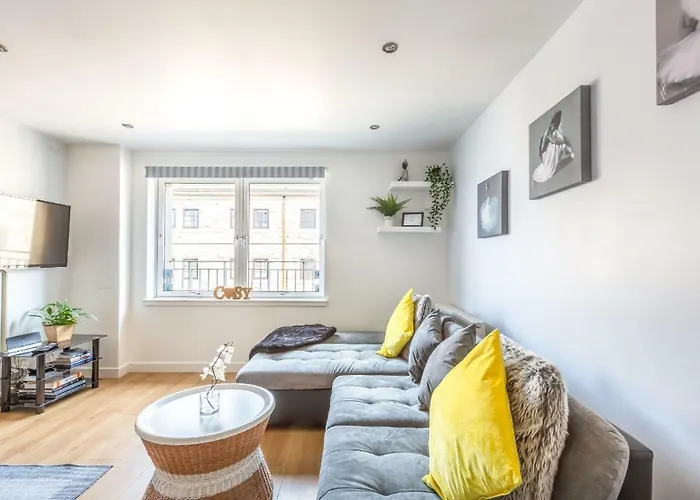 Cosy In Quiet City-centre With Car Park