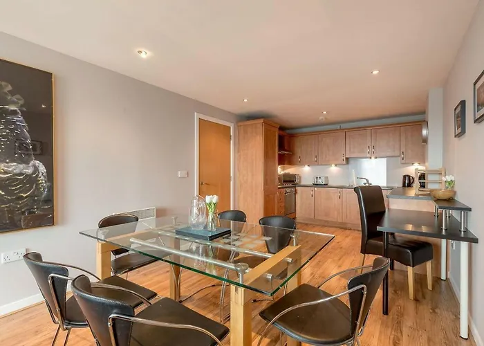 Modern Riverfront Apt. 10 Mins From Hydro/secc