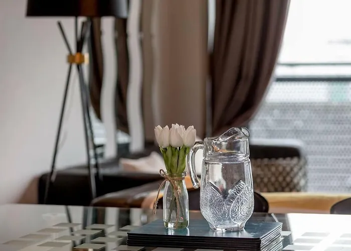 Διαμέρισμα Modern Riverfront Apt. 10 Mins From Hydro/secc