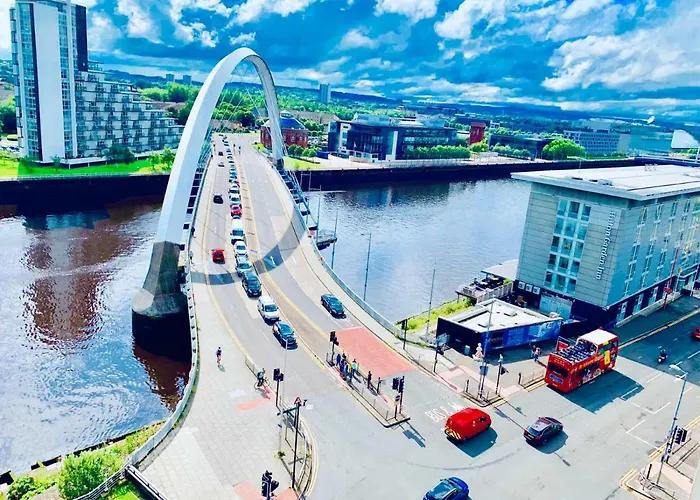 アパート Centre - The Penthouse With Riverviews -