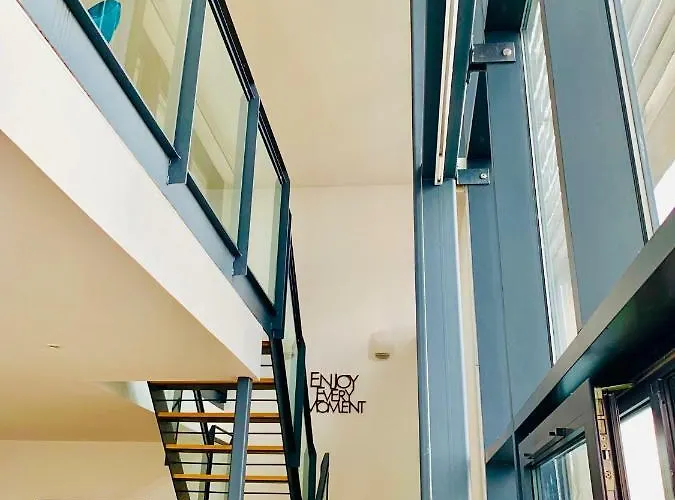 Centre - The Penthouse With Riverviews -