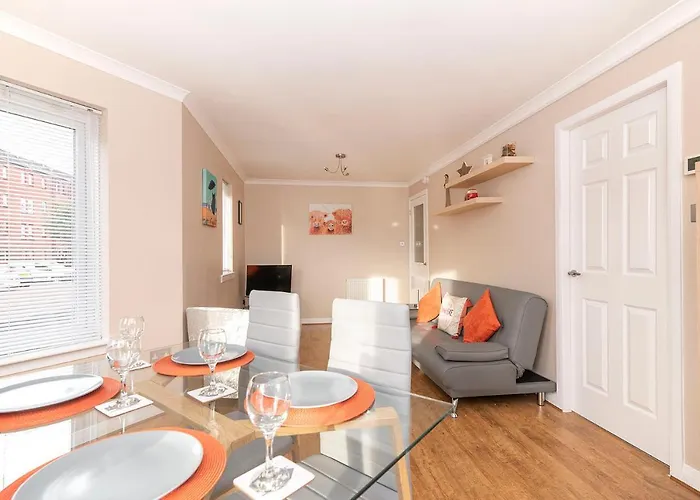 The Cluthar - Ground Floor West End Centre Rockvilla Flat & Parking Glasgow