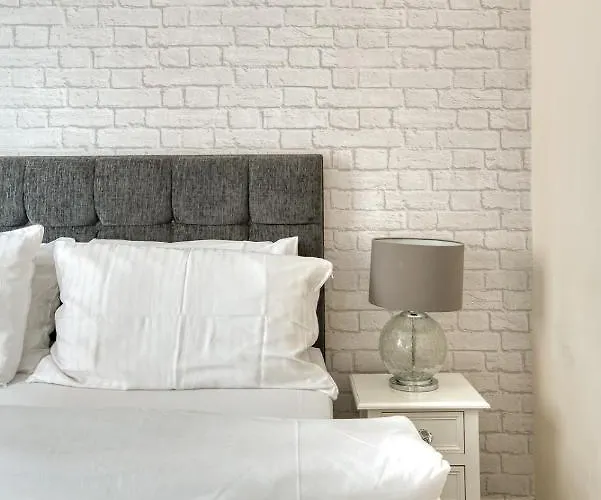 2 Bedroom At Secc Hydro Free Parking *