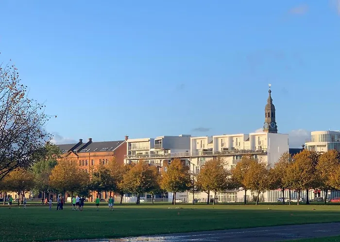 Glasgow City Single Room In Homestay With Balcony & Parking Glasgow