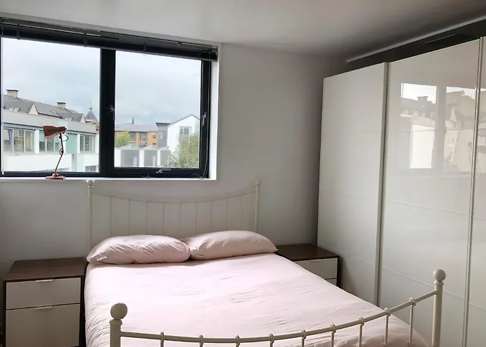 Lägenhet Glasgow City Single Room In Homestay With Balcony & Parking *