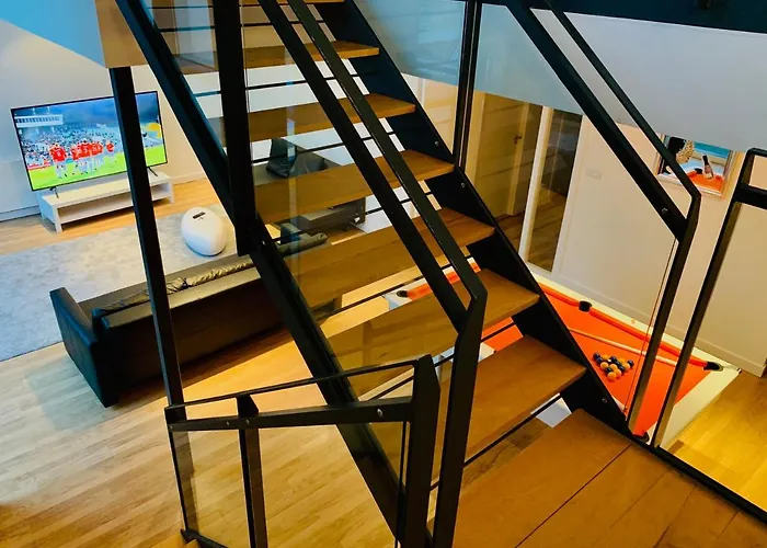 Centre - The Penthouse With Riverviews -