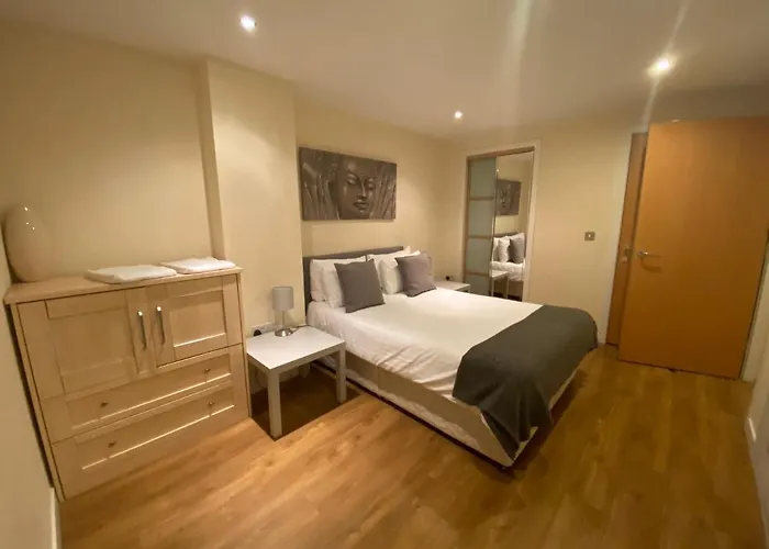 The Heights - River And City View Apartman