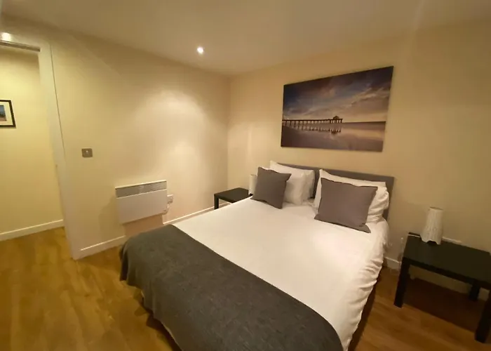 The Heights - River And City View Apartman *