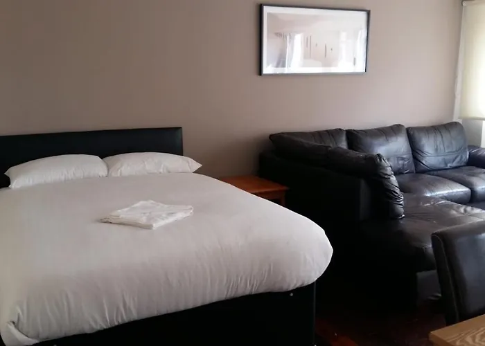 Renfrew At Centre Bed & Breakfast *