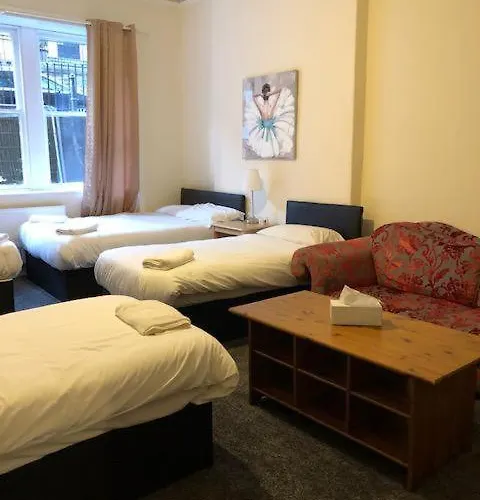 Renfrew At Centre Bed & Breakfast