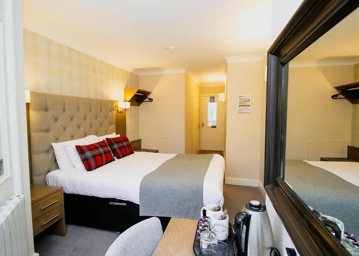 Ambassador Hotell 3*