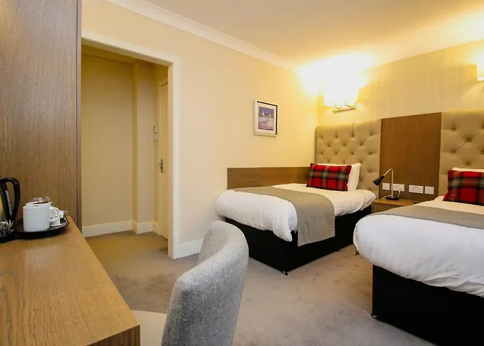 Ambassador Hotell 3*