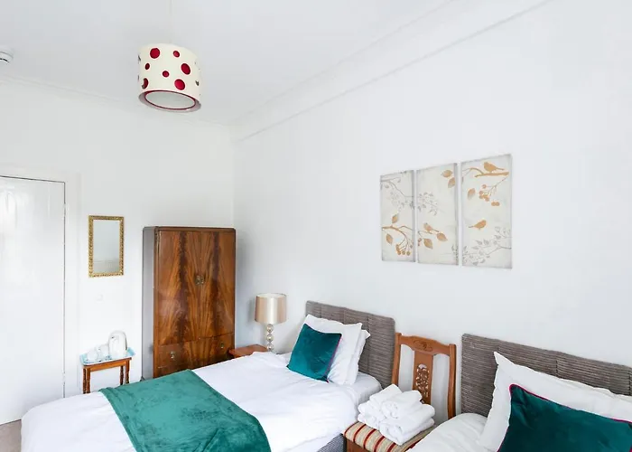 Oyo Lochinvar Hotel Glasgow