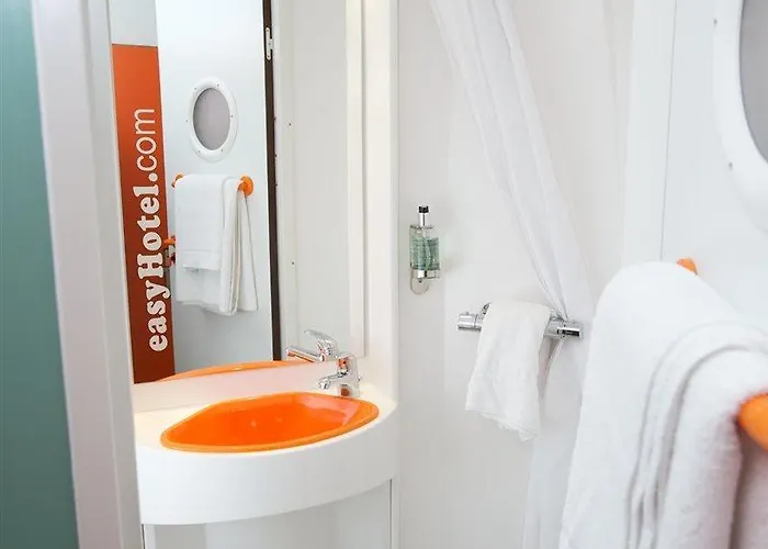 Easyhotel 2*