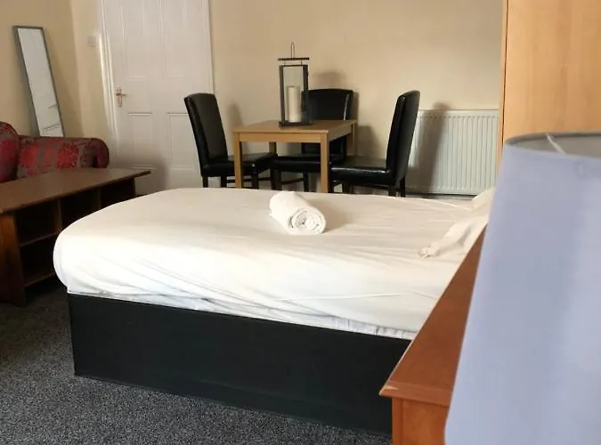 Renfrew At Centre Bed & Breakfast