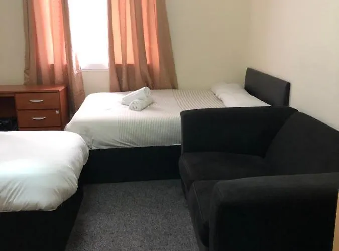 Renfrew At Centre Bed and Breakfast