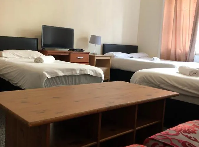 Renfrew At Centre Bed & Breakfast Glasgow