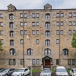 Stunning 2 Bed Merchant With Residents Parking