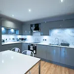 Stunning 2 Bed Merchant With Residents Parking *