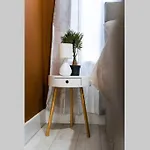 アパート Cheerful 2 Bedroom Homely Apartment, Sleeps 4 Guest Comfy, 1x Double Bed, 2x Single Beds, Free Parking, Free Wifi, Suitable For Business, Leisure Guest, Contractors, Qe Hospital, Glasgow, Near Airport & Centre, Perfect For Common Wealth Games 20