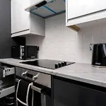 Cheerful 2 Bedroom Homely Apartment, Sleeps 4 Guest Comfy, 1x Double Bed, 2x Single Beds, Free Parking, Free Wifi, Suitable For Business, Leisure Guest, Contractors, Qe Hospital, Glasgow, Near Airport & Centre, Perfect For Common Wealth Games 20 アパート
