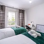 アパート Cheerful 2 Bedroom Homely Apartment, Sleeps 4 Guest Comfy, 1x Double Bed, 2x Single Beds, Free Parking, Free Wifi, Suitable For Business, Leisure Guest, Contractors, Qe Hospital, Glasgow, Near Airport & Centre, Perfect For Common Wealth Games 20