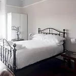 Beautiful, Traditional 2 Bed Flat W Free Parking - Pass The Keys