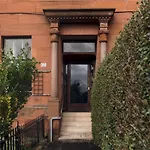 Beautiful, Traditional 2 Bed Flat W Free Parking - Pass The Keys