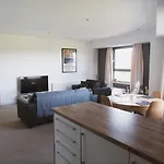 Lovely 2-bed Flat Harbour Free Parking - Pass The Keys *