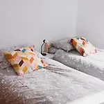 Lovely 2-bed Flat Harbour Free Parking - Pass The Keys * גלאזגו