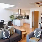 Centre With Free Secure Underground Parking Apartmán *