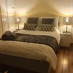 Lejlighed Large 3 Bed West End Free Parking & Electric Vehicle Point