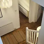 Large 3 Bed West End Free Parking & Electric Vehicle Point