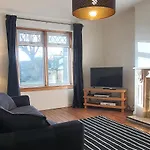 Large 3 Bed West End Free Parking & Electric Vehicle Point * Glasgow