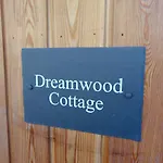 Dreamwood Cottage, Loch Lomond, Luxury Apartment.