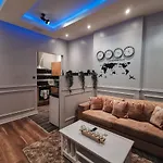 3 Bed In The Heart Of Westend Of Διαμέρισμα