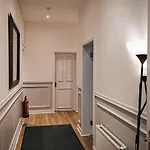 3 Bed In The Heart Of Westend Of