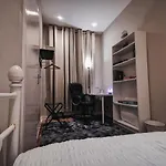 3 Bed In The Heart Of Westend Of Διαμέρισμα