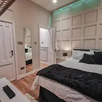 3 Bed In The Heart Of Westend Of *